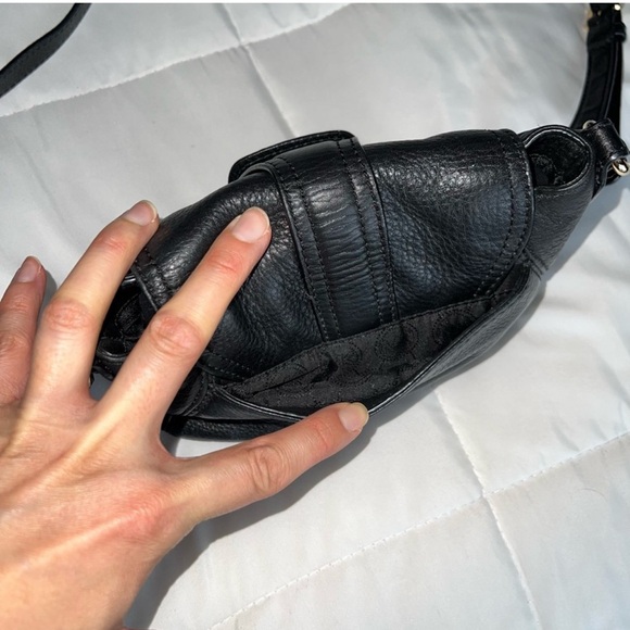 Michael Kors Black Crossbody Bag with Gold Clasp - Picture 10 of 15